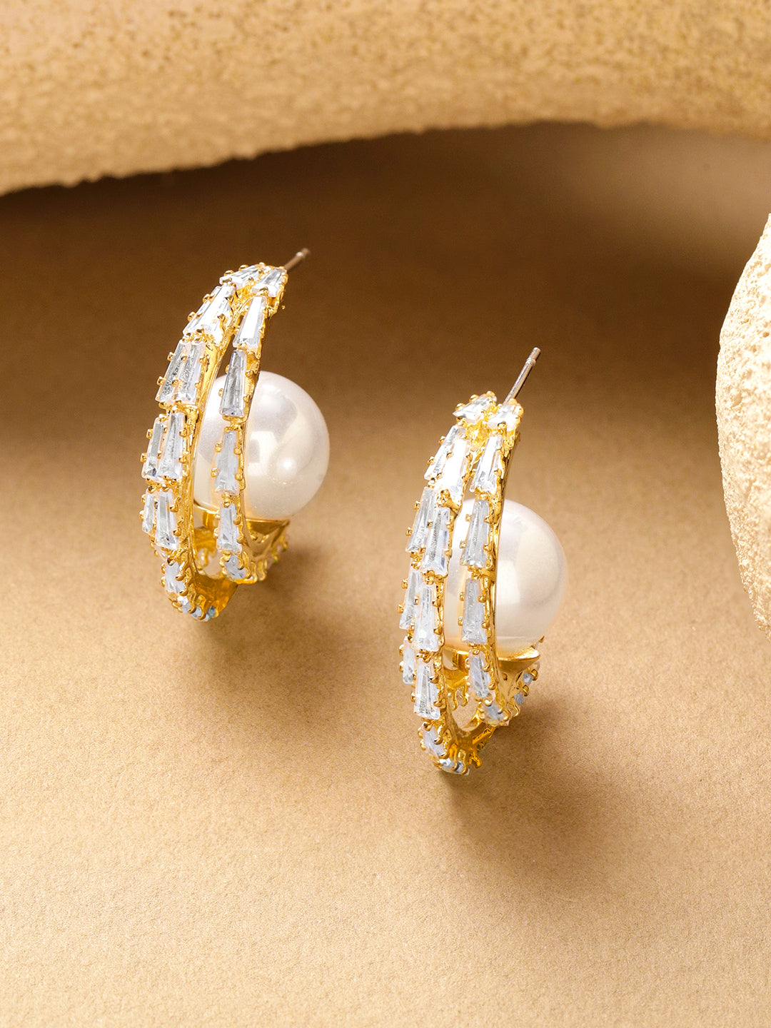 【Rubans】 Gold Toned Pearl Huggie Earrings｜ゴールドトーン パール ハギー イヤリング
