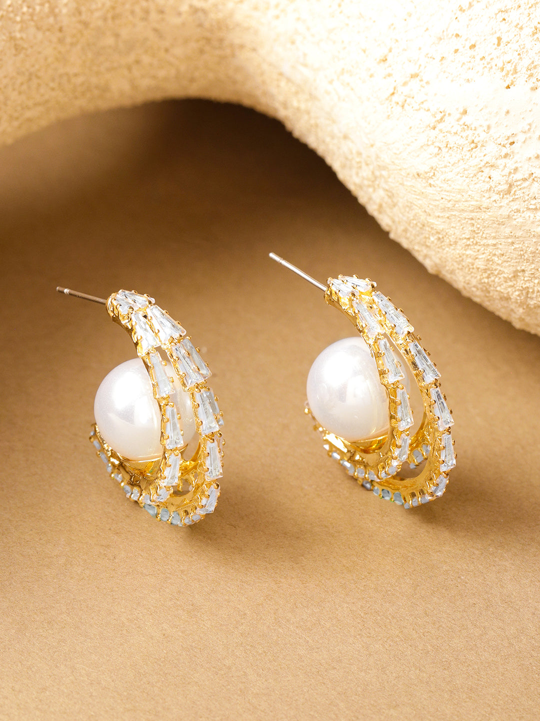 【Rubans】 Gold Toned Pearl Huggie Earrings｜ゴールドトーン パール ハギー イヤリング
