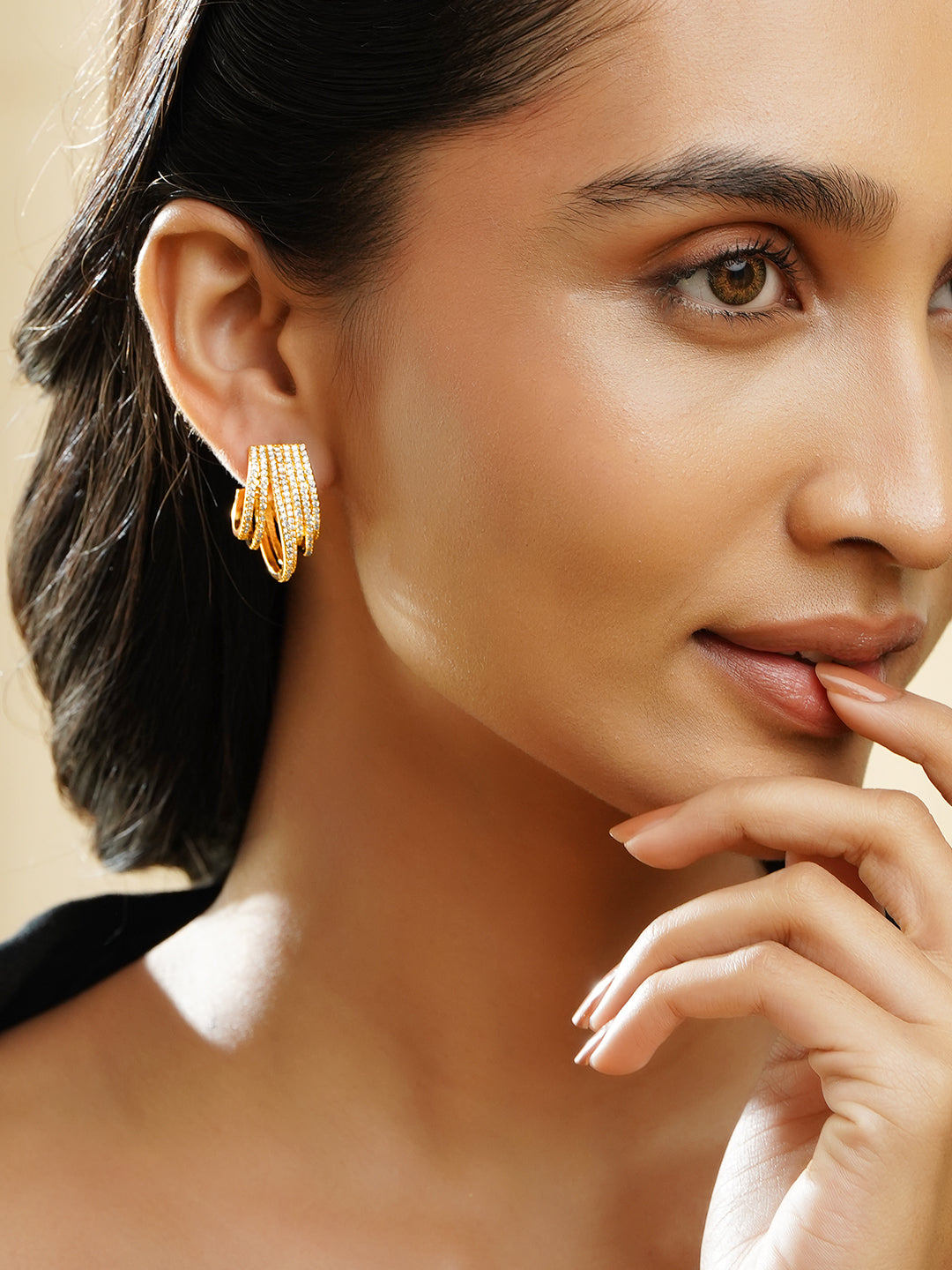 Contemporary Gold Finish Statement Hoops フリーサイズ