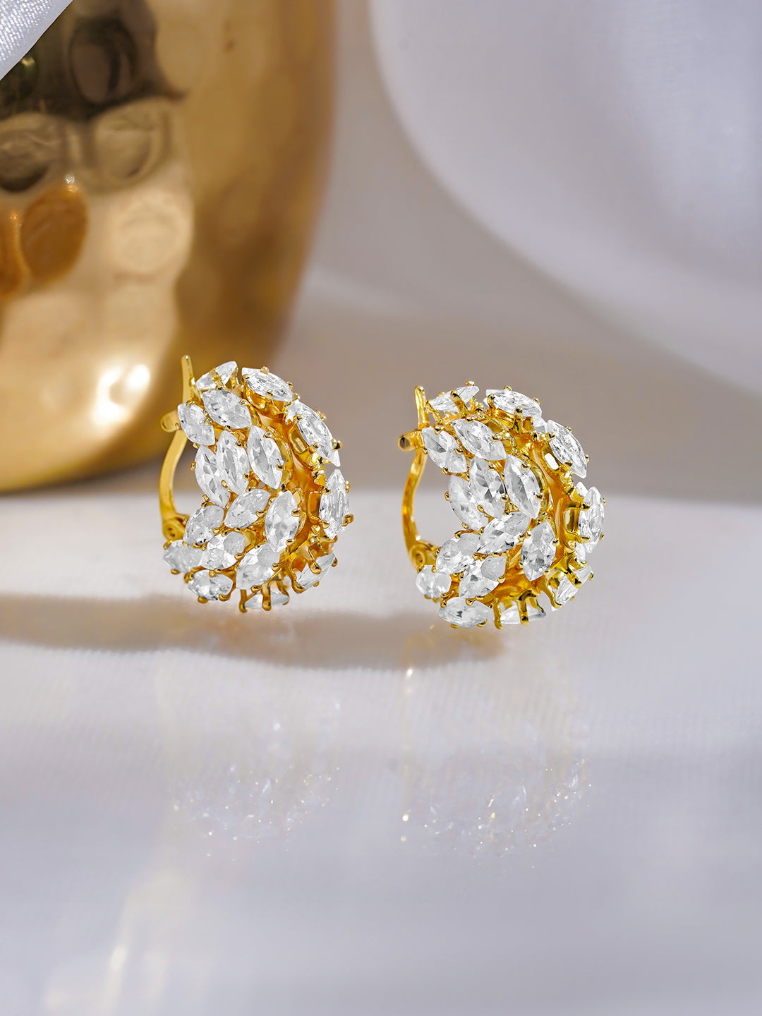 Rubans 18K Gold Plated Brass Clustered Crystal Zirconia Hoop Earrings フリーサイズ