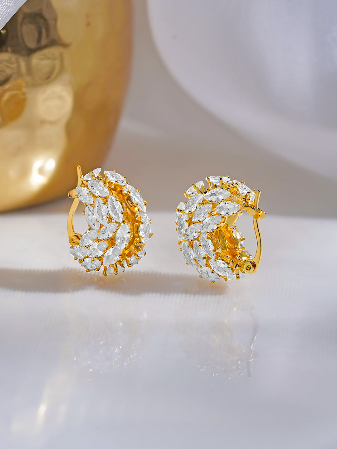 Rubans 18K Gold Plated Brass Clustered Crystal Zirconia Hoop Earrings フリーサイズ