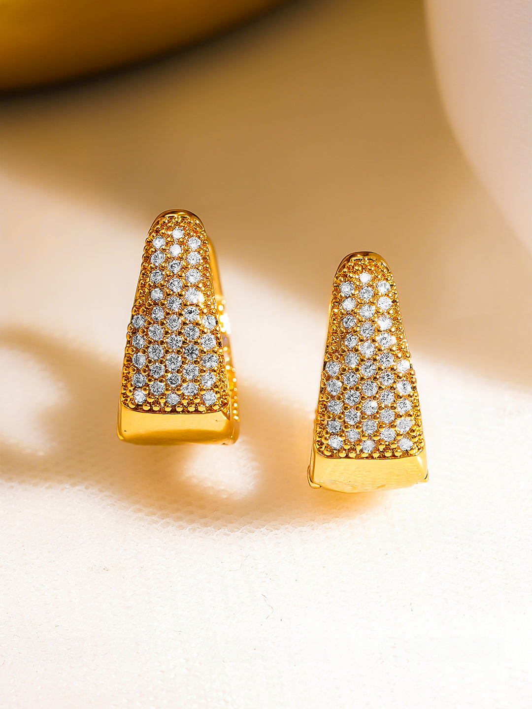 Golden Stardust Pavé Hoop Earrings フリーサイズ