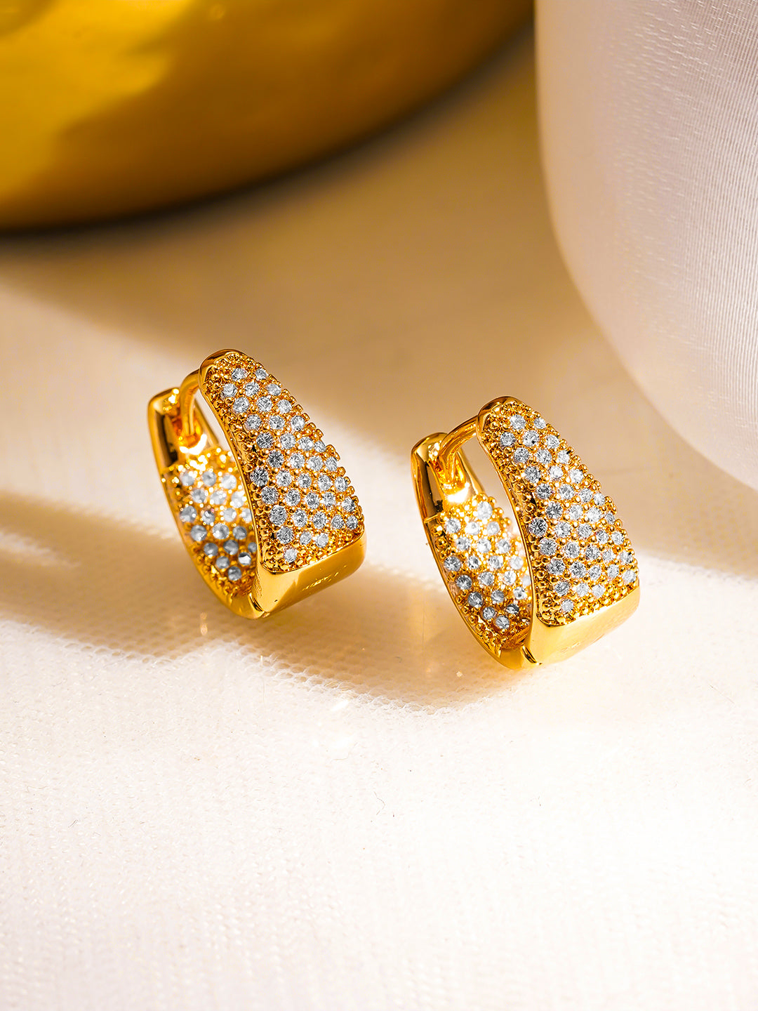 Golden Stardust Pavé Hoop Earrings フリーサイズ