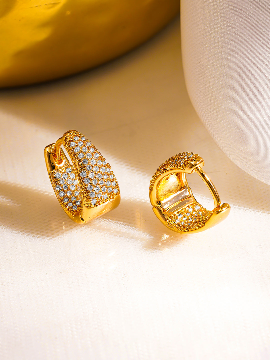Golden Stardust Pavé Hoop Earrings フリーサイズ