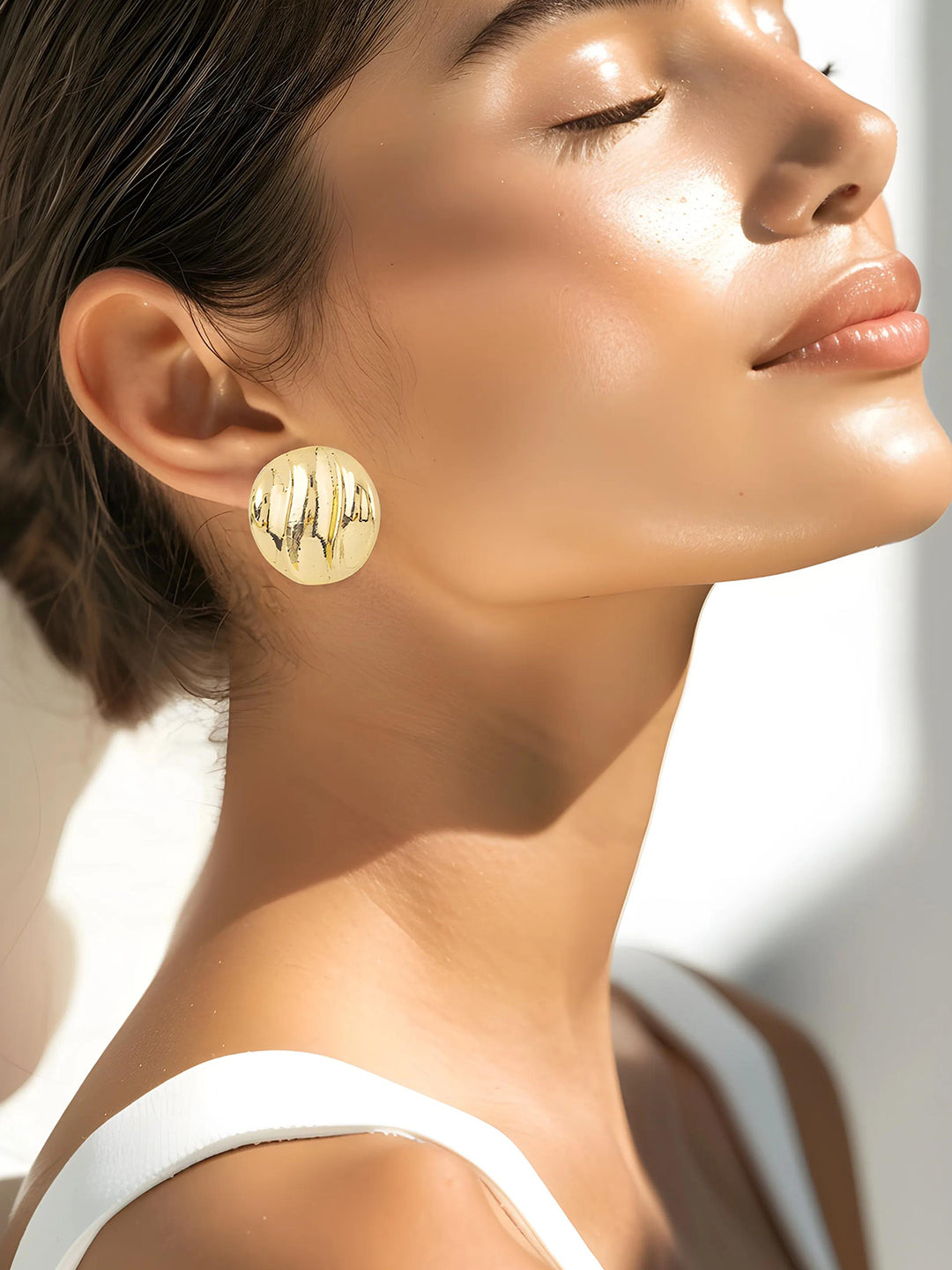 【Rubans】 18K Gold Plated Circular Stud Earrings with Elegant Wave Design｜18K ゴールドメッキ ウェーブデザイン サークル スタッドイヤリング
