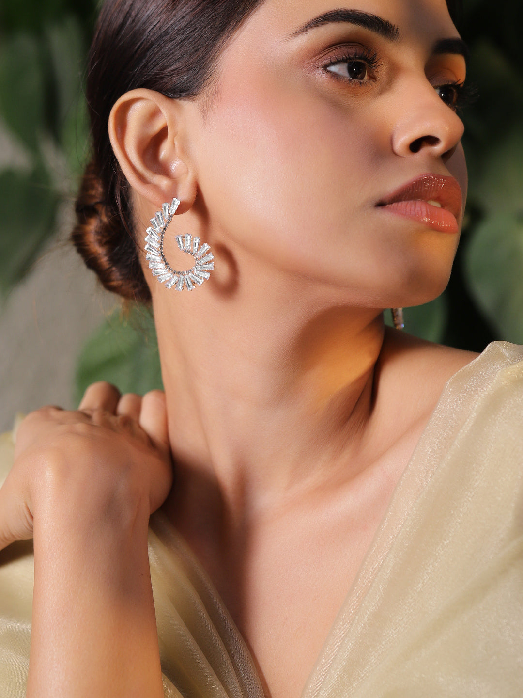 Trendy Geo Curves Crystal Stud Earrings Gold