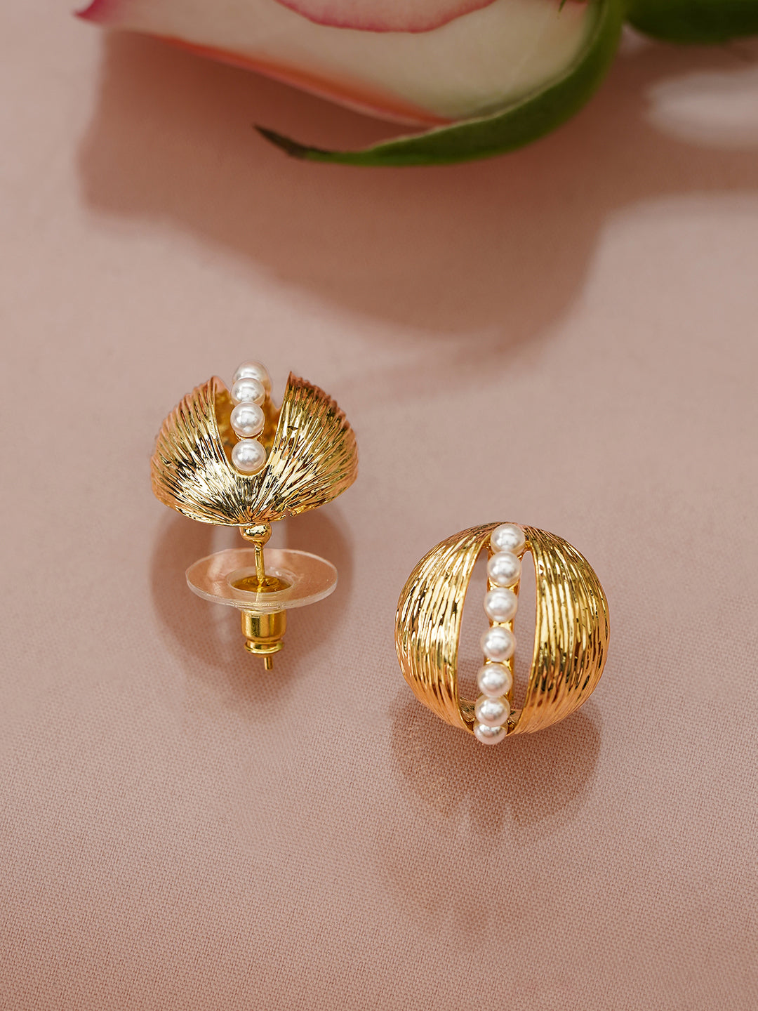 Gold Dome Stud Earrings With Pearls フリーサイズ