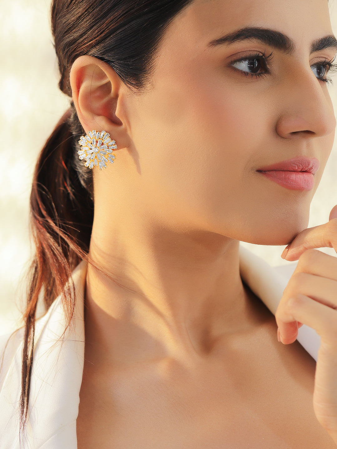 White & Gold Stud Earrings フリーサイズ