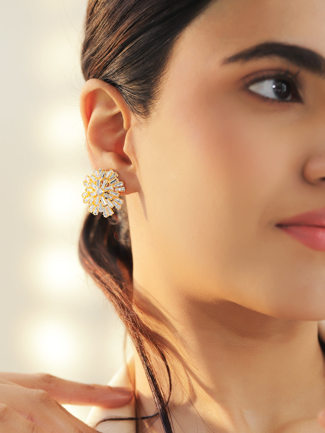 White & Gold Stud Earrings フリーサイズ