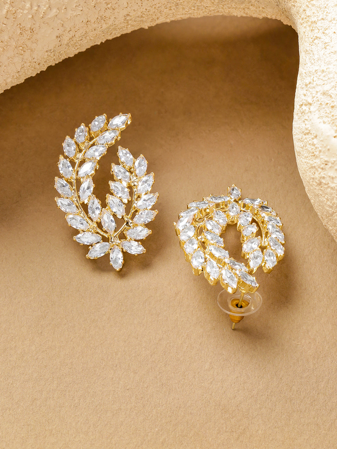 【Rubans】 Leaf Motif Gold Toned Crystal Stud Earrings｜リーフモチーフ ゴールドトーン クリスタル スタッドイヤリング