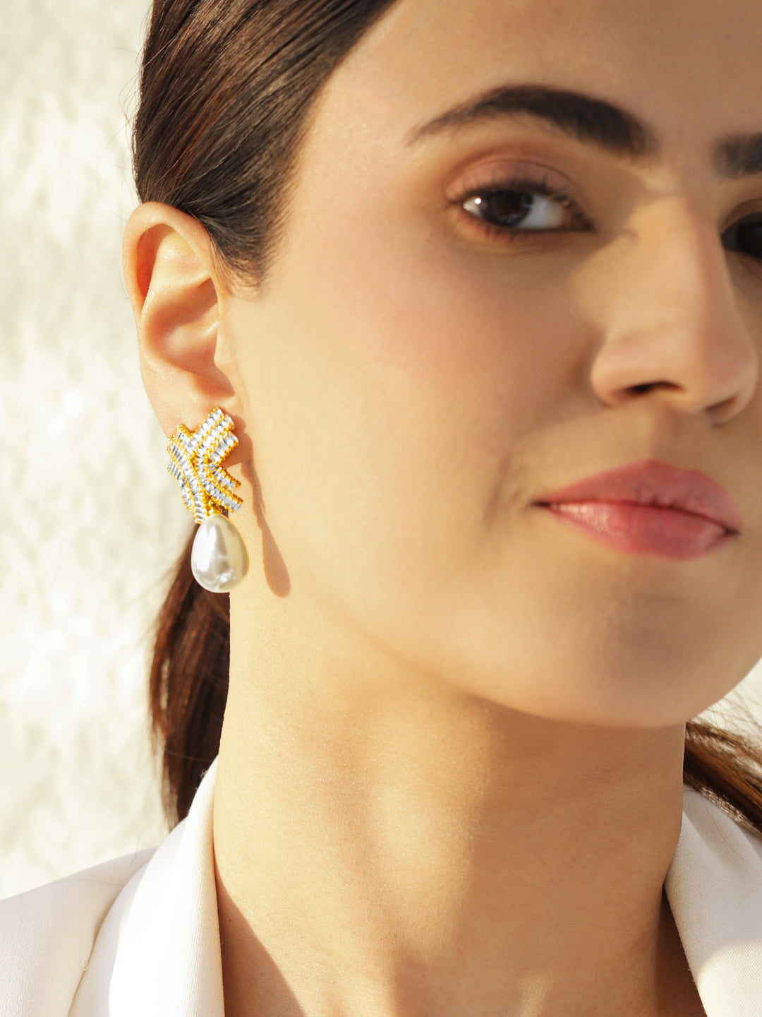 Crystal Studded Pearl Drop Earrings フリーサイズ
