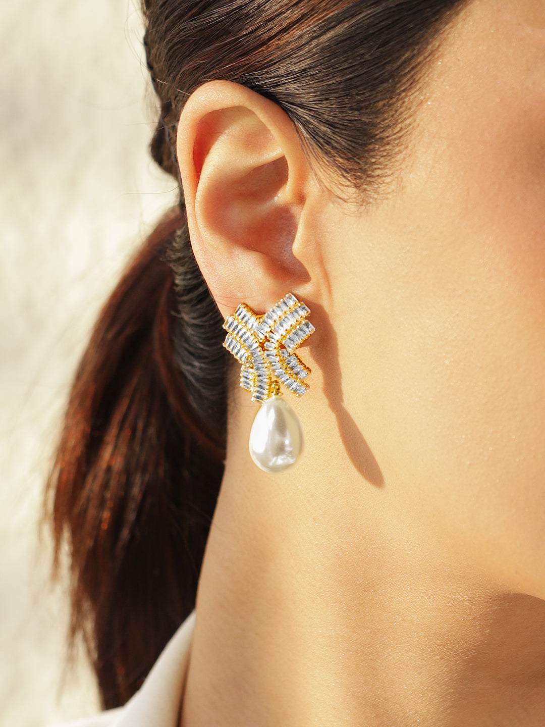 Crystal Studded Pearl Drop Earrings フリーサイズ
