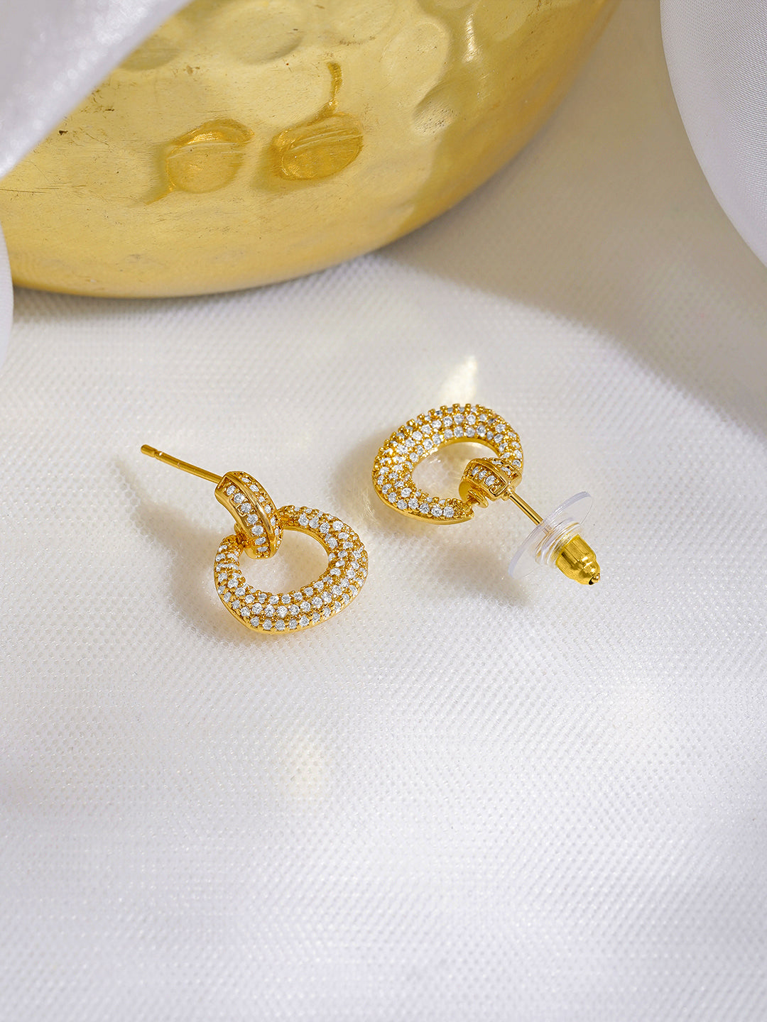 Rubans 18K Gold-Plated White Crystal AD Textured Circular Loop Stud Earrings フリーサイズ
