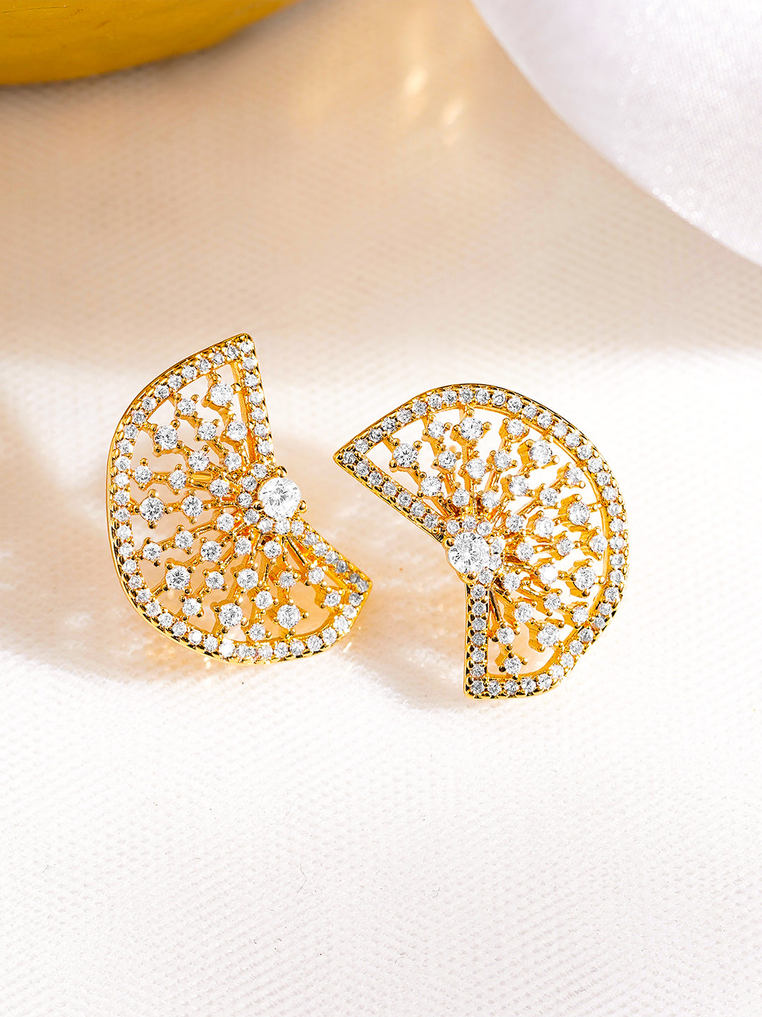 Rubans 18K Gold-Plated Sparkling Cubic Zirconia Half-Fan Statement Stud Earrings フリーサイズ