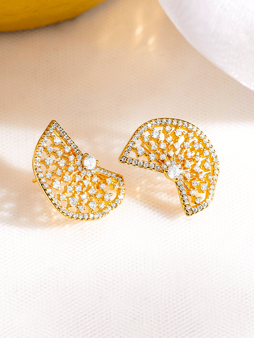Rubans 18K Gold-Plated Sparkling Cubic Zirconia Half-Fan Statement Stud Earrings フリーサイズ