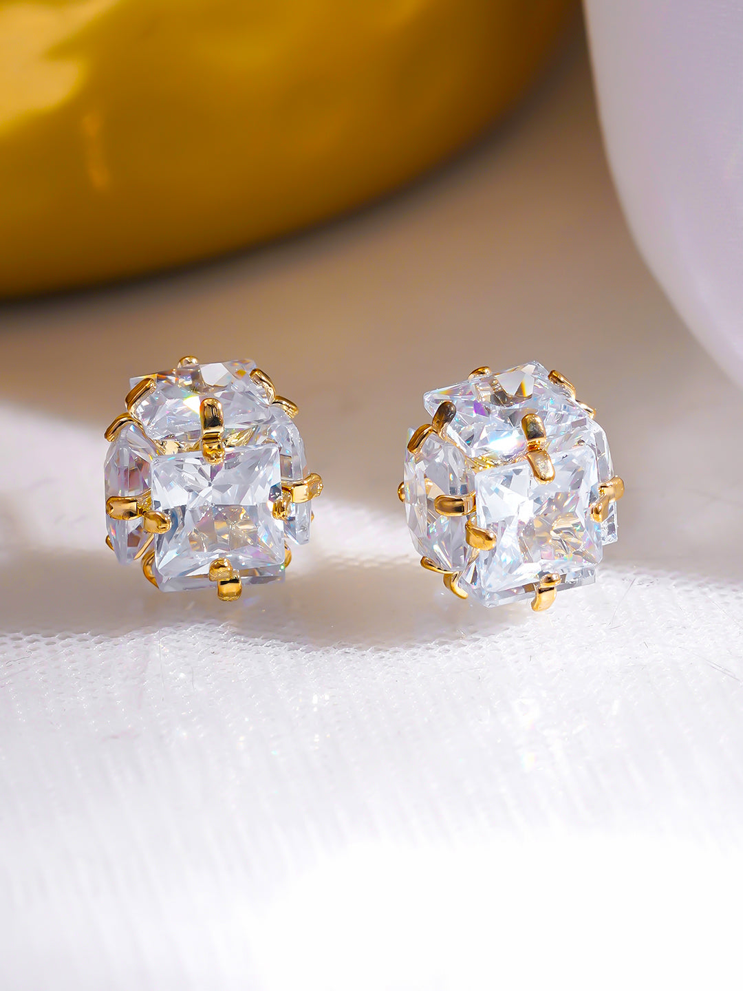 Crystal Studded Gold Toned Stud Earrings フリーサイズ