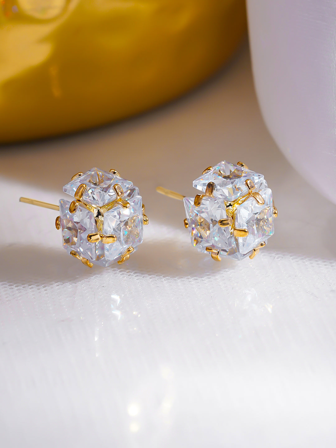 Crystal Studded Gold Toned Stud Earrings フリーサイズ
