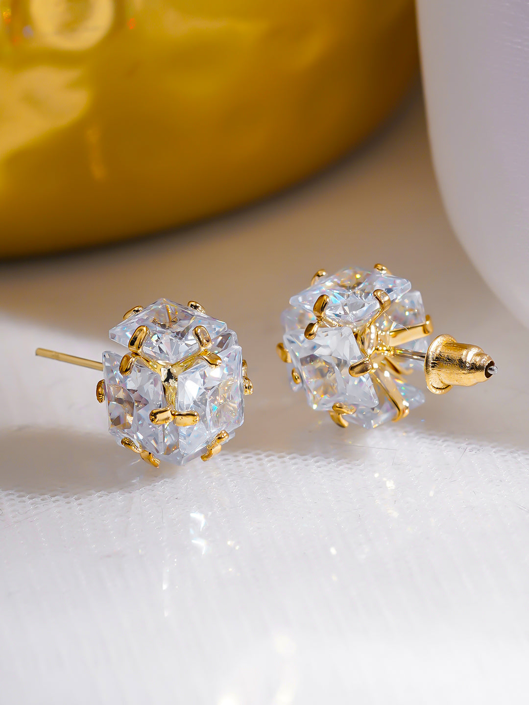 Crystal Studded Gold Toned Stud Earrings フリーサイズ