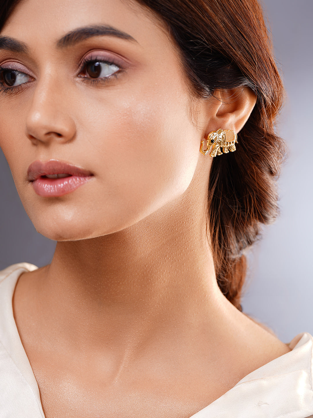 Classic Elephant Gold Stud Earrings フリーサイズ