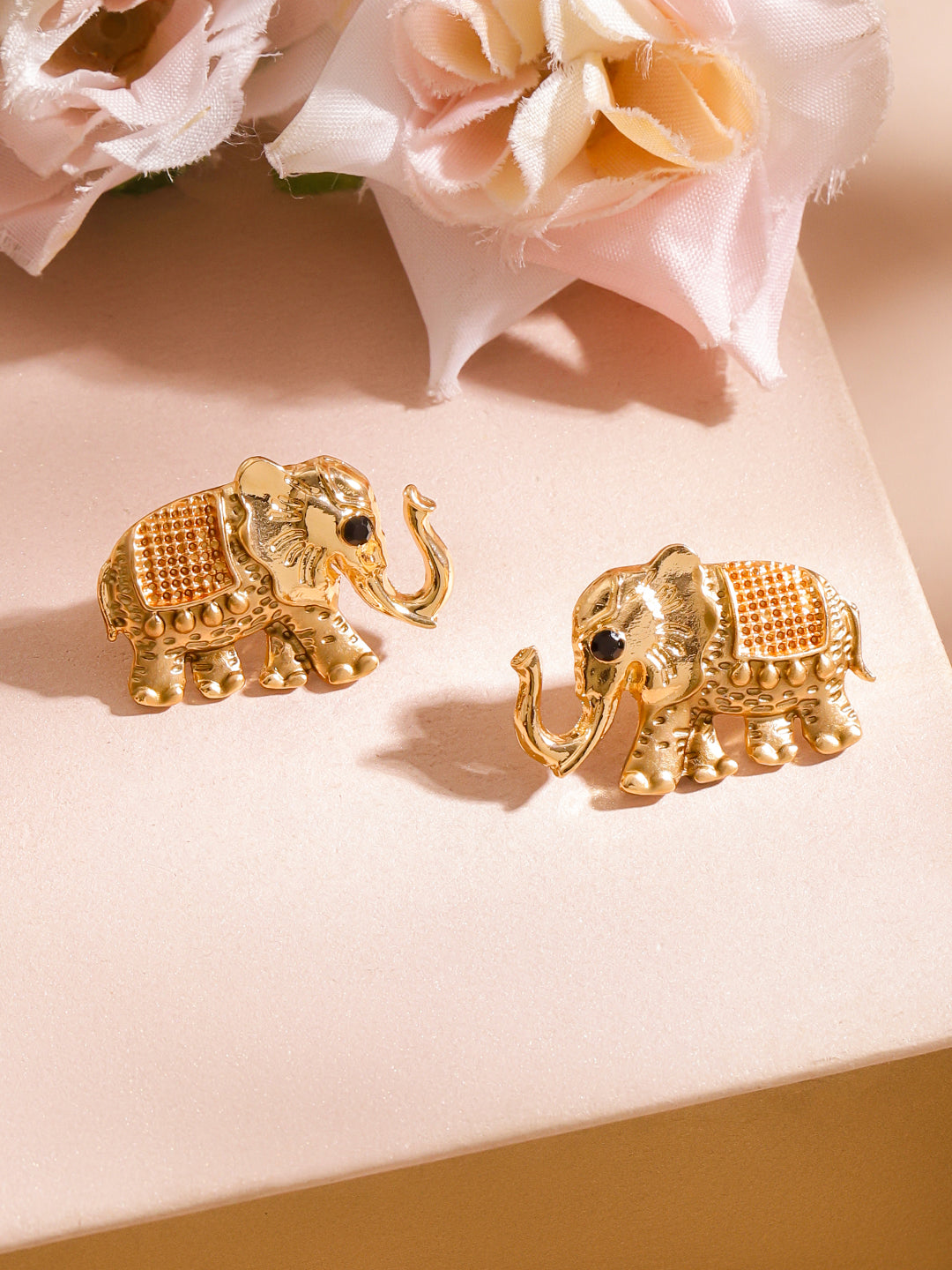 Classic Elephant Gold Stud Earrings フリーサイズ