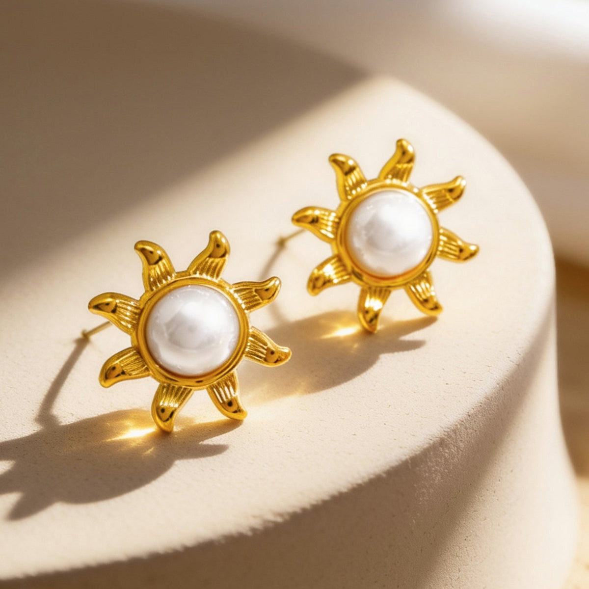 Demi Fine 18K Gold Plated Stainless Steel Pearl Sunburst Stud Earrings フリーサイズ