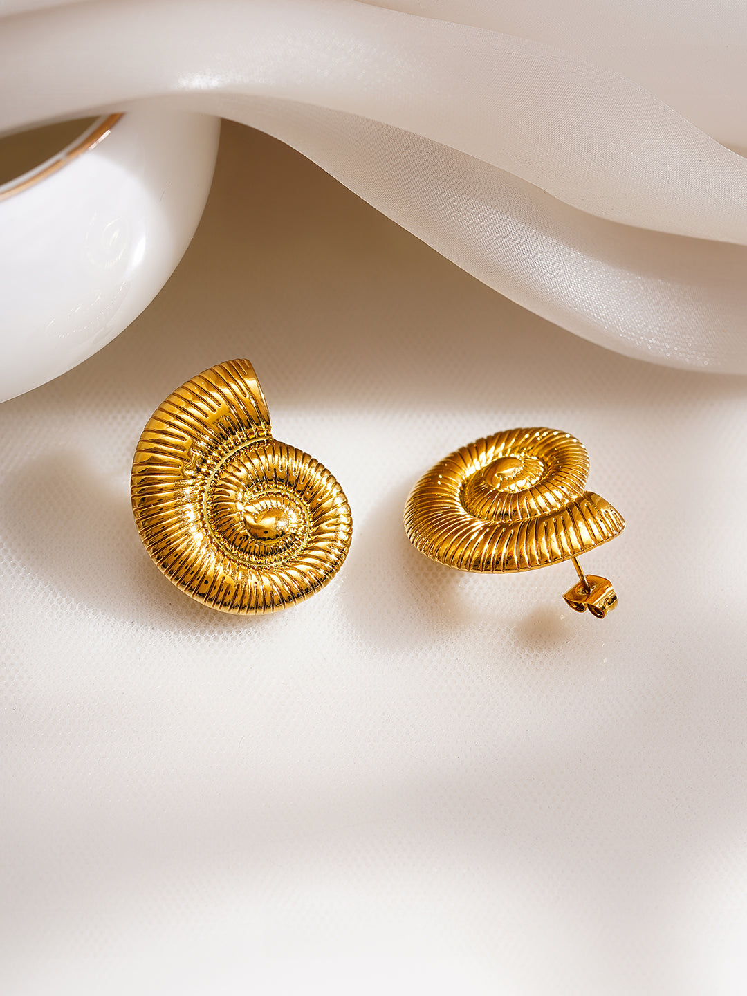 Demi Fine 18K Gold Plated Stainless Steel Spiral Shell Stud Earrings フリーサイズ
