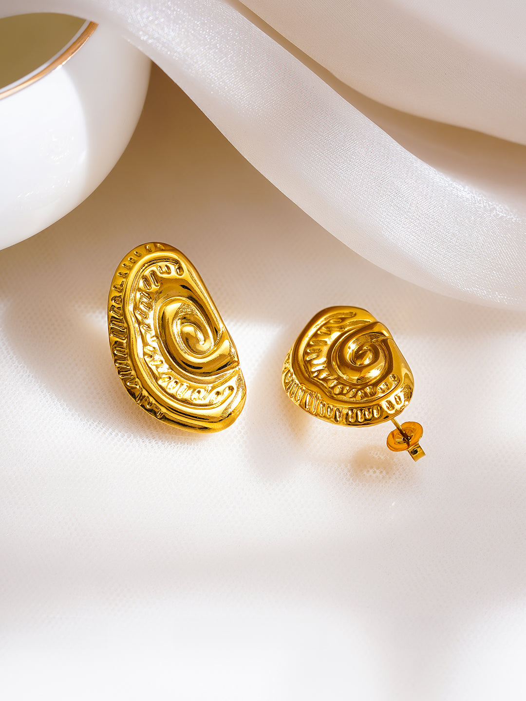 Demi Fine 18K Gold Plated Stainless Steel Spiral Medallion Stud Earrings フリーサイズ