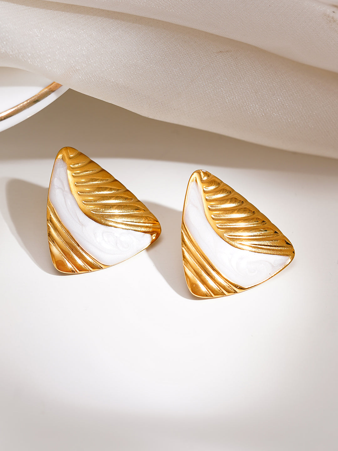 Demi Fine 18K Gold Plated Stainless Steel Triangular Textured Stud Earrings フリーサイズ