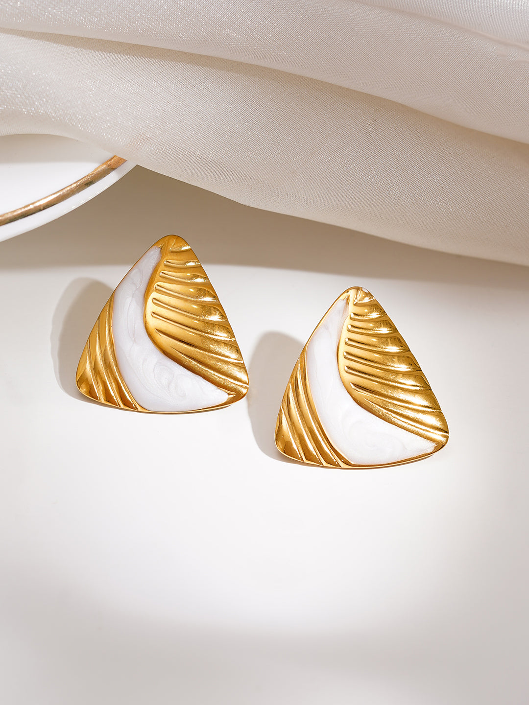 Demi Fine 18K Gold Plated Stainless Steel Triangular Textured Stud Earrings フリーサイズ