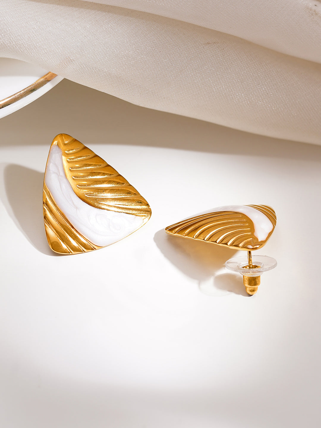 Demi Fine 18K Gold Plated Stainless Steel Triangular Textured Stud Earrings フリーサイズ