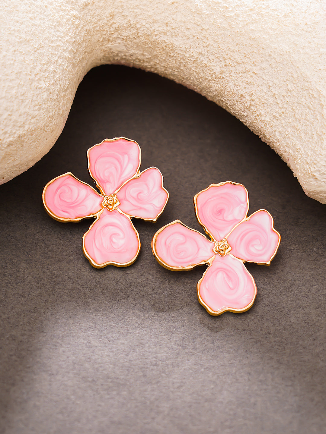 【Rubans】Gold Plated pink four-petal enamel flower stud earrings｜ゴールドメッキ ピンク フォーペタル エナメル フラワー スタッドピアス