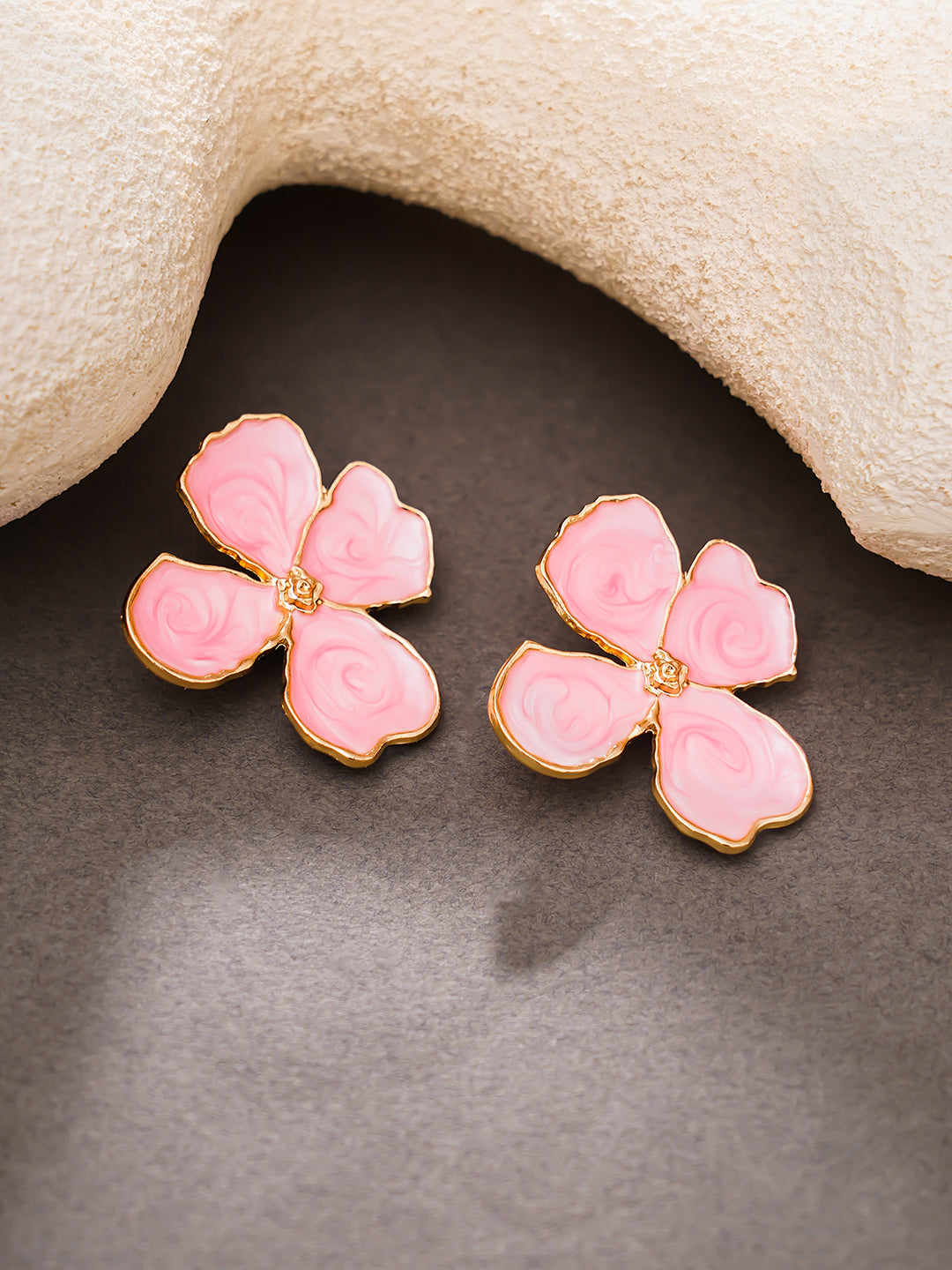 【Rubans】Gold Plated pink four-petal enamel flower stud earrings｜ゴールドメッキ ピンク フォーペタル エナメル フラワー スタッドピアス