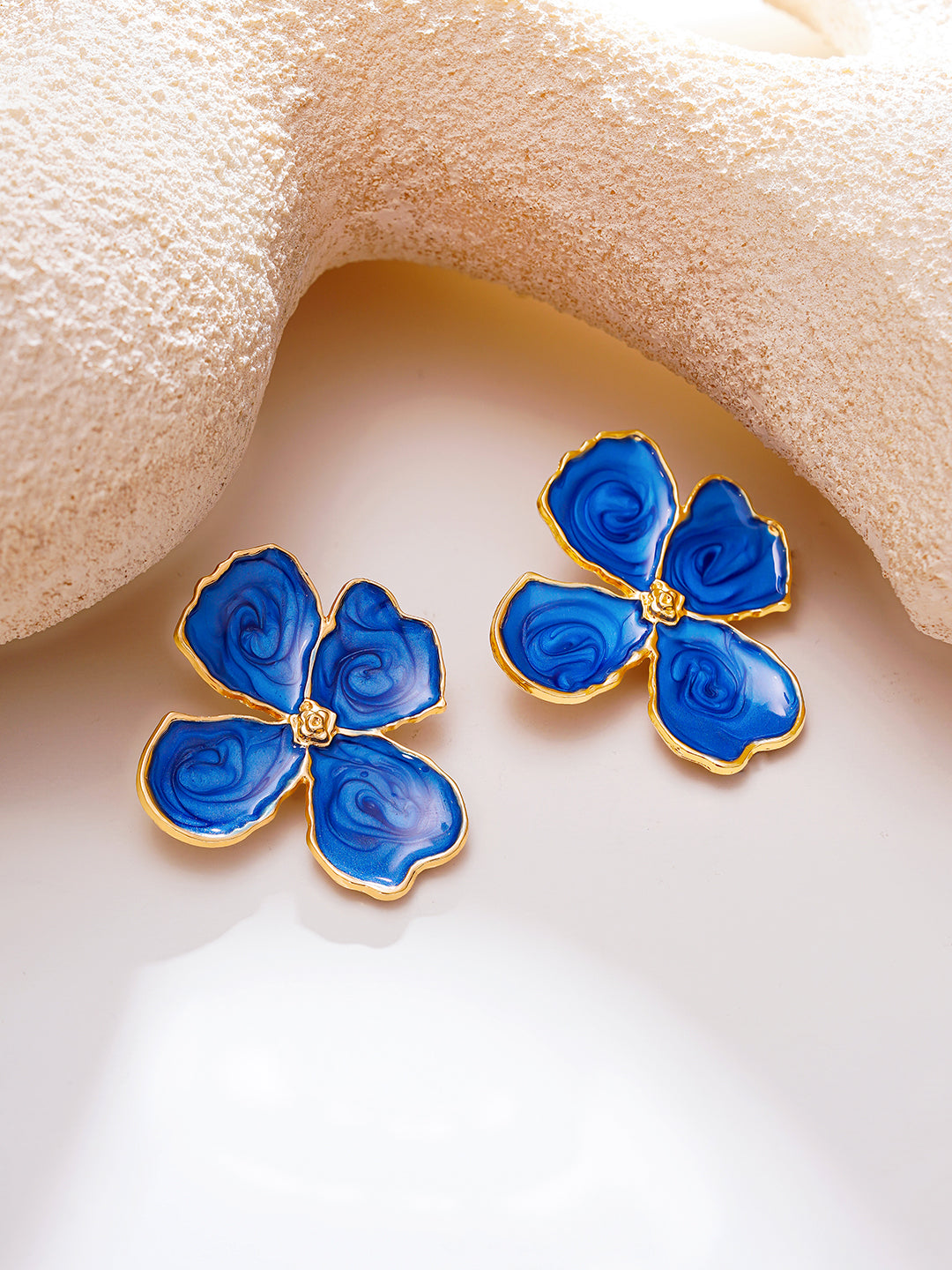 【Rubans】Gold Plated Petal Bloom Blue Enamel Floral Studs｜ゴールドメッキ ペタルブルーム ブルーエナメル フローラル スタッドピアス