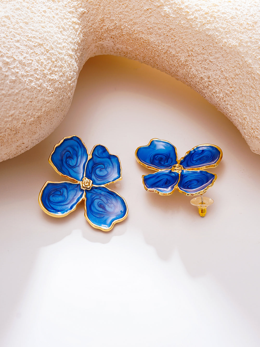 【Rubans】Gold Plated Petal Bloom Blue Enamel Floral Studs｜ゴールドメッキ ペタルブルーム ブルーエナメル フローラル スタッドピアス