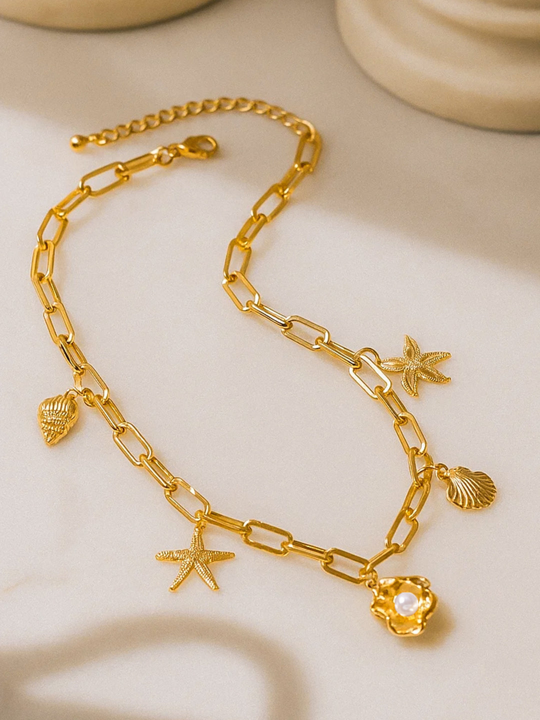 Gold-Toned Shell Charm Necklace フリーサイズ