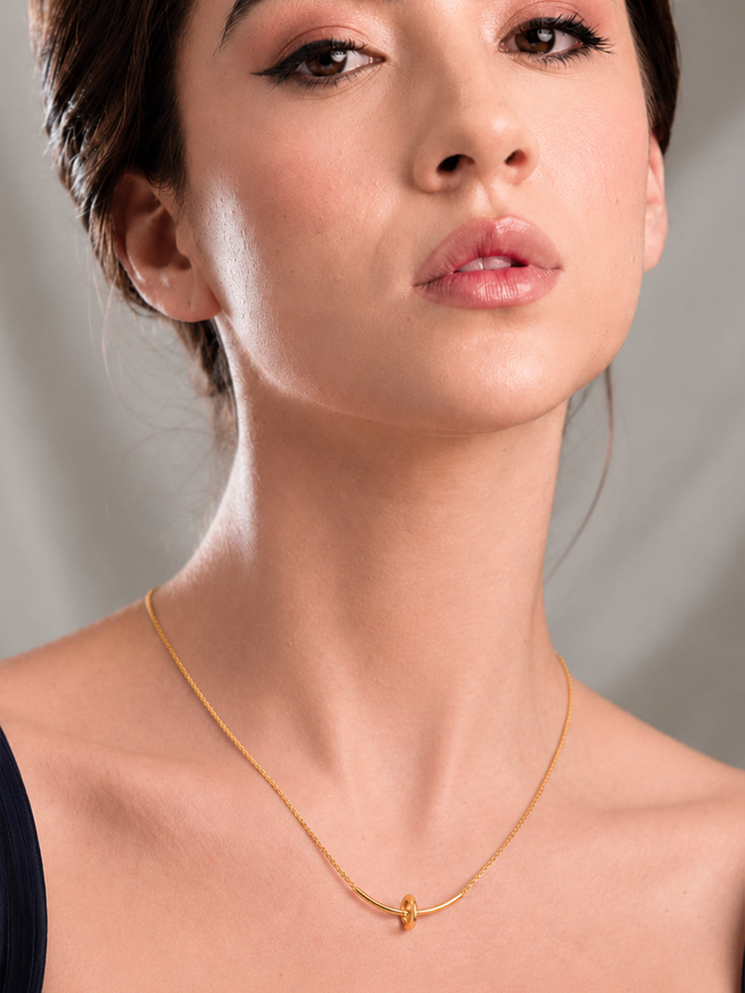 Demi Fine 18K Gold Plated Stainless Steel Minimal Knot Bar Necklace フリーサイズ