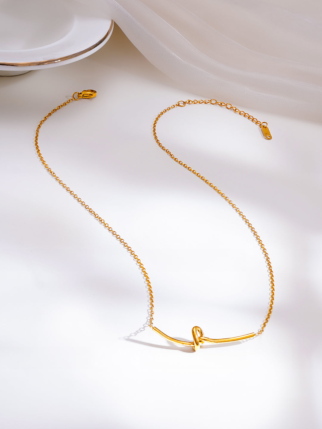 Demi Fine 18K Gold Plated Stainless Steel Minimal Knot Bar Necklace フリーサイズ