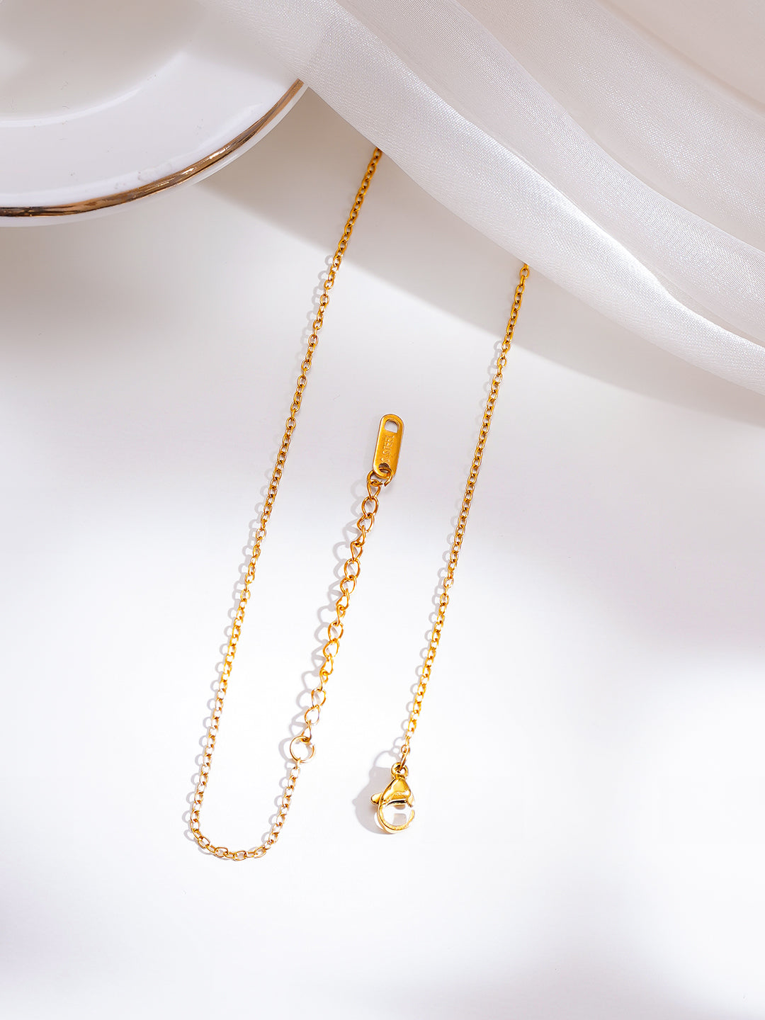 Demi Fine 18K Gold Plated Stainless Steel Minimal Knot Bar Necklace フリーサイズ