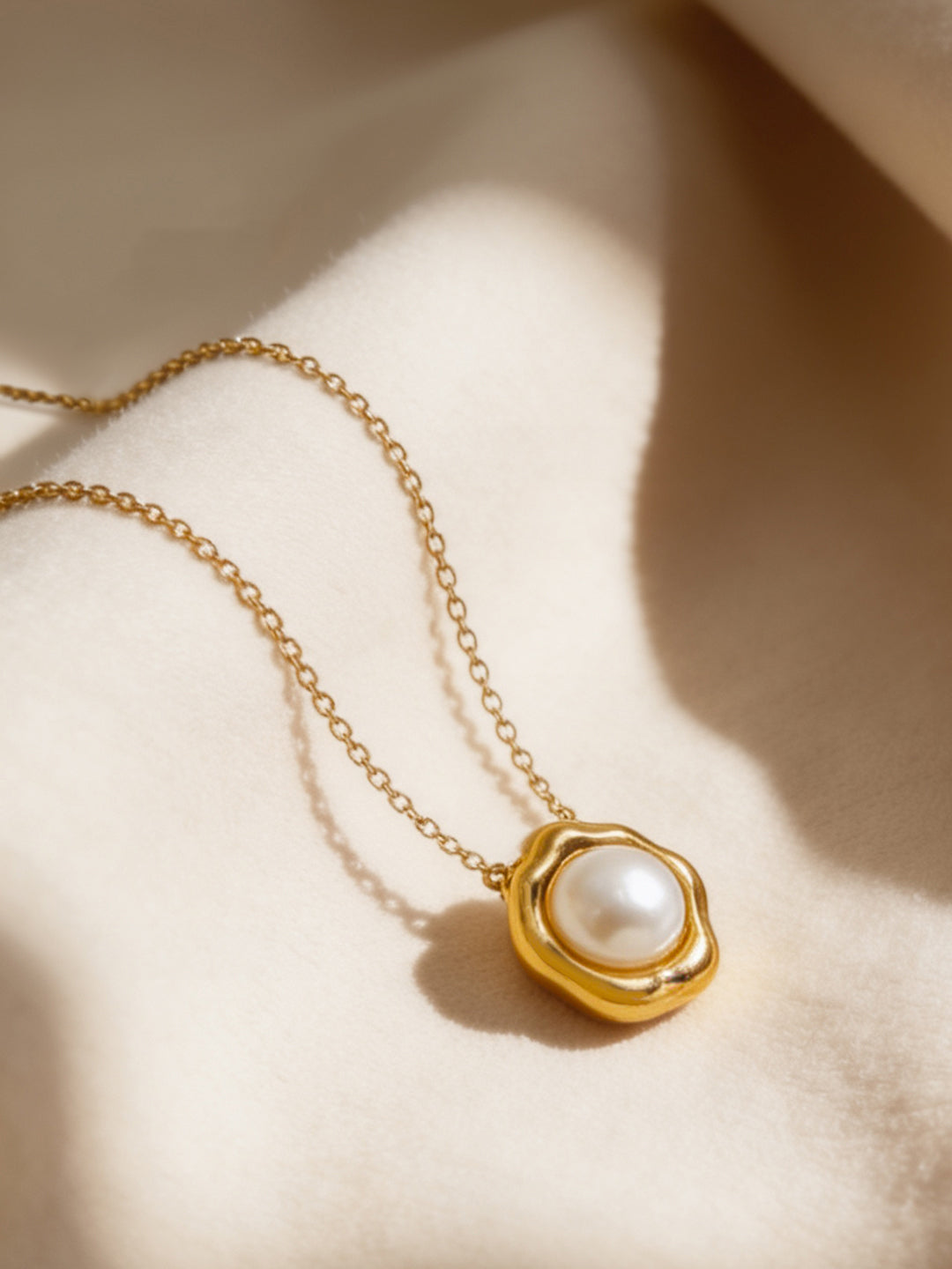 Demi Fine 18K Gold Plated Stainless steel Pearl Glow Pendant Chain Length - 21 cm