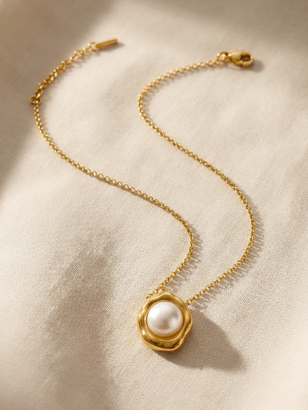 Demi Fine 18K Gold Plated Stainless steel Pearl Glow Pendant Chain Length - 21 cm