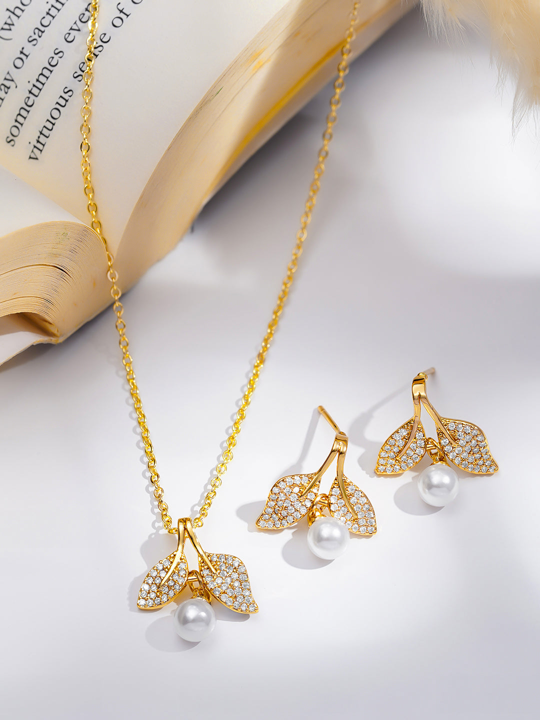 【Rubans】 18K Gold-Plated Flora Pearl Drop Pendant Set with Sparkling Crystal Accents｜18K ゴールドメッキ フローラ パールドロップ ペンダントセット クリスタルアクセント