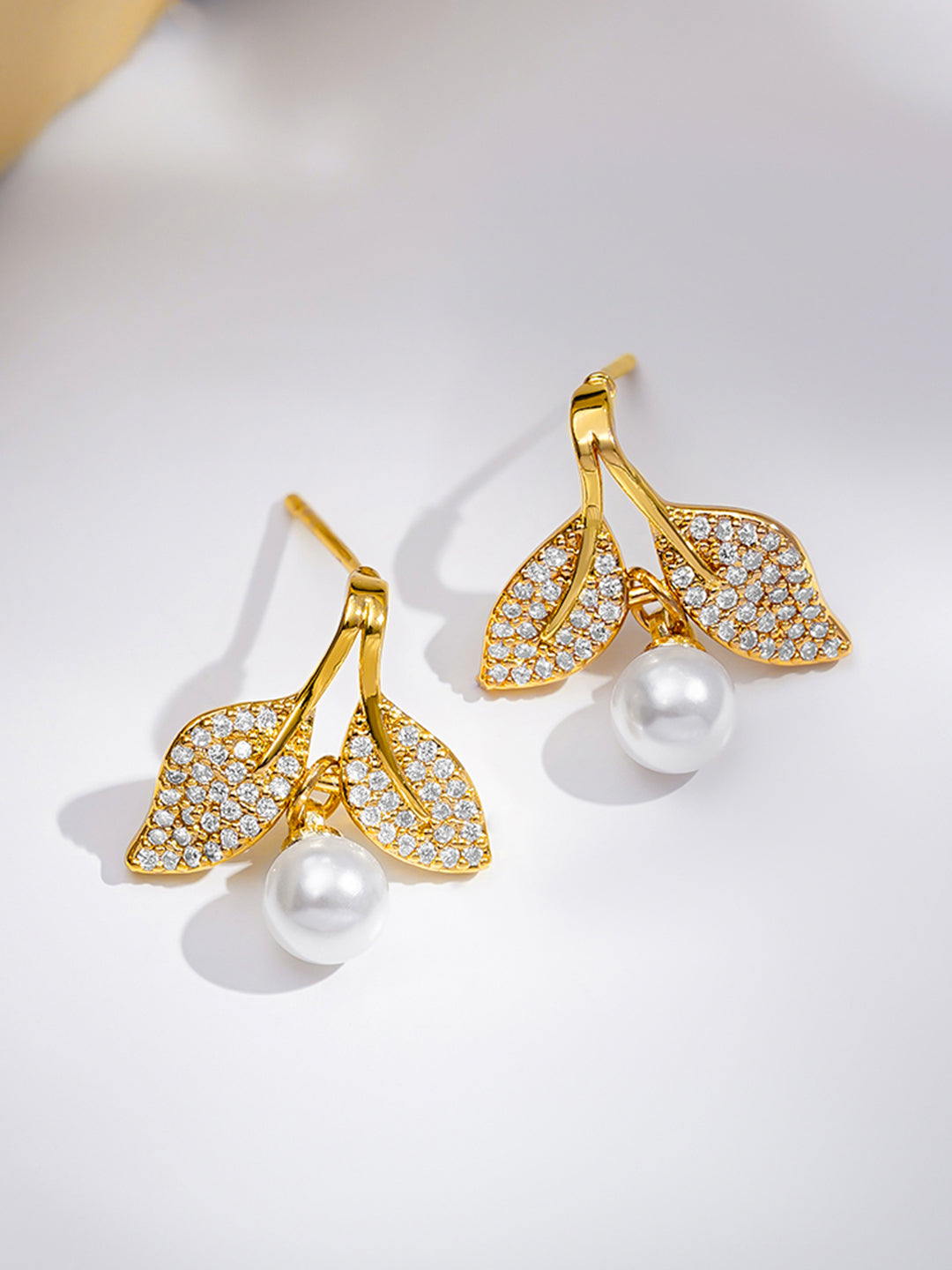 【Rubans】 18K Gold-Plated Flora Pearl Drop Pendant Set with Sparkling Crystal Accents｜18K ゴールドメッキ フローラ パールドロップ ペンダントセット クリスタルアクセント