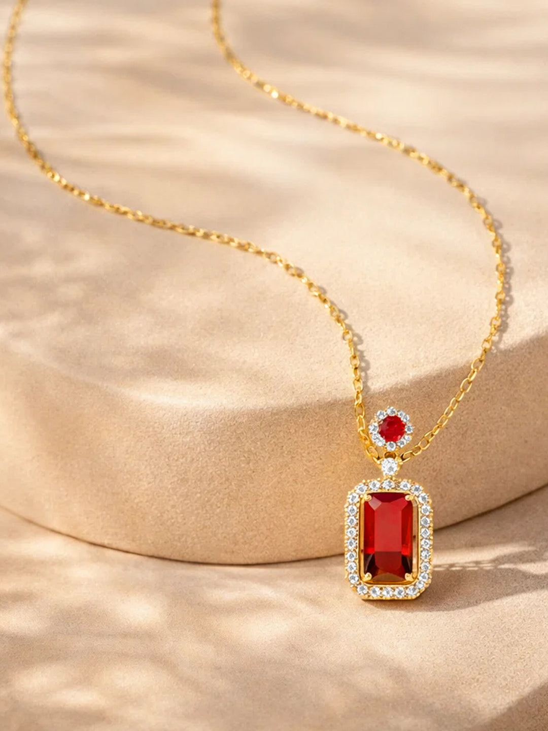 【Rubans】 18K Gold Plated Ruby Pendant Crystal Necklace | Anti Tarnish｜18K ゴールドメッキ ルビークリスタル ペンダントネックレス