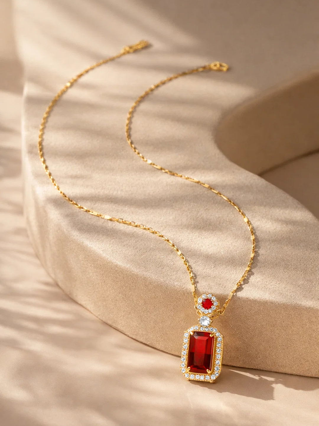 【Rubans】 18K Gold Plated Ruby Pendant Crystal Necklace | Anti Tarnish｜18K ゴールドメッキ ルビークリスタル ペンダントネックレス