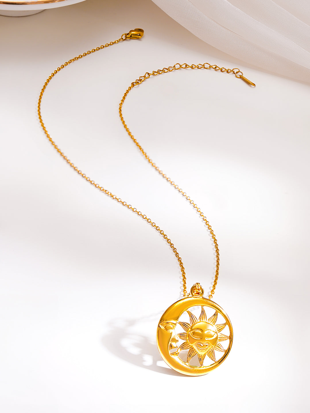 Demi Fine 18K Gold Plated Stainless Steel Sun Moon Pendant Necklace フリーサイズ