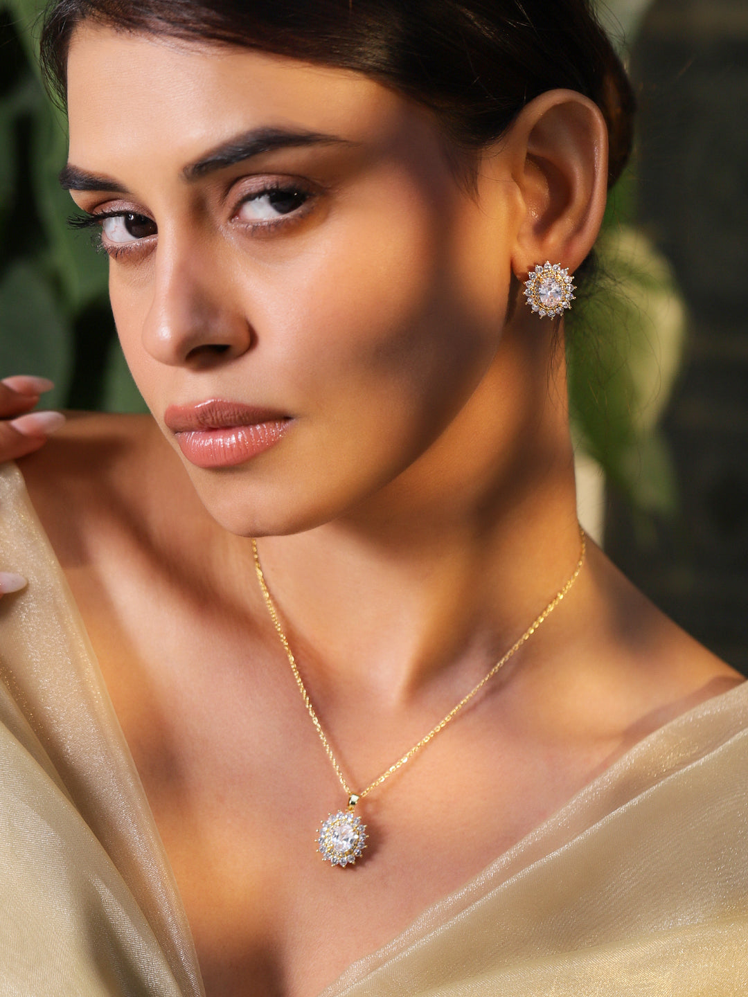 Crystal Studded Necklace Set Gold