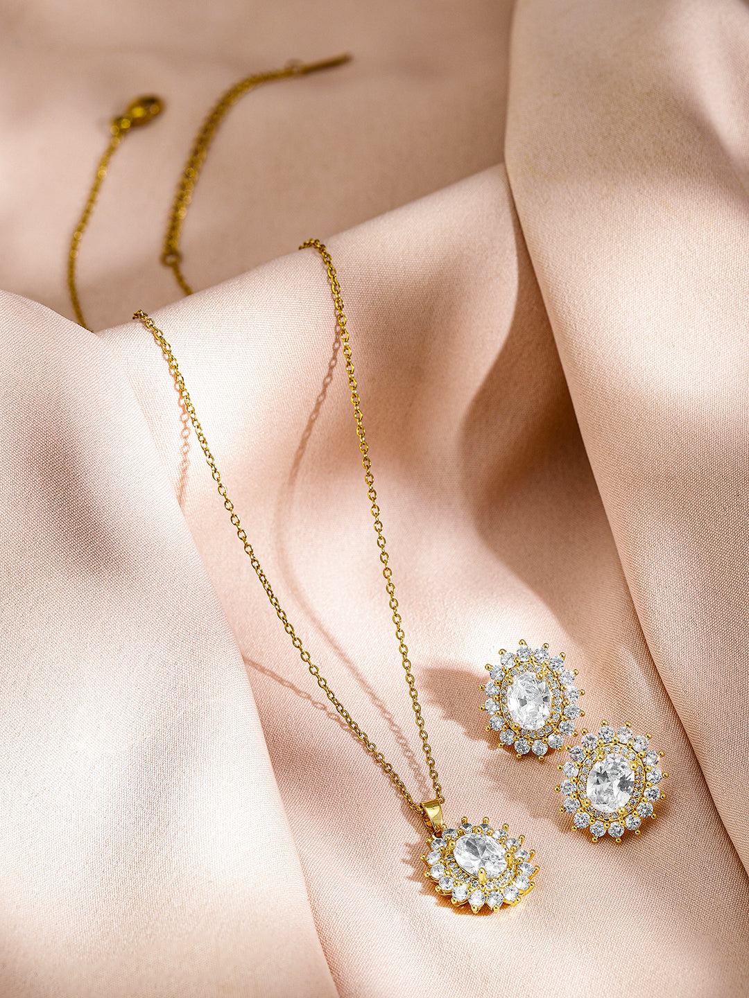 Crystal Studded Necklace Set Gold