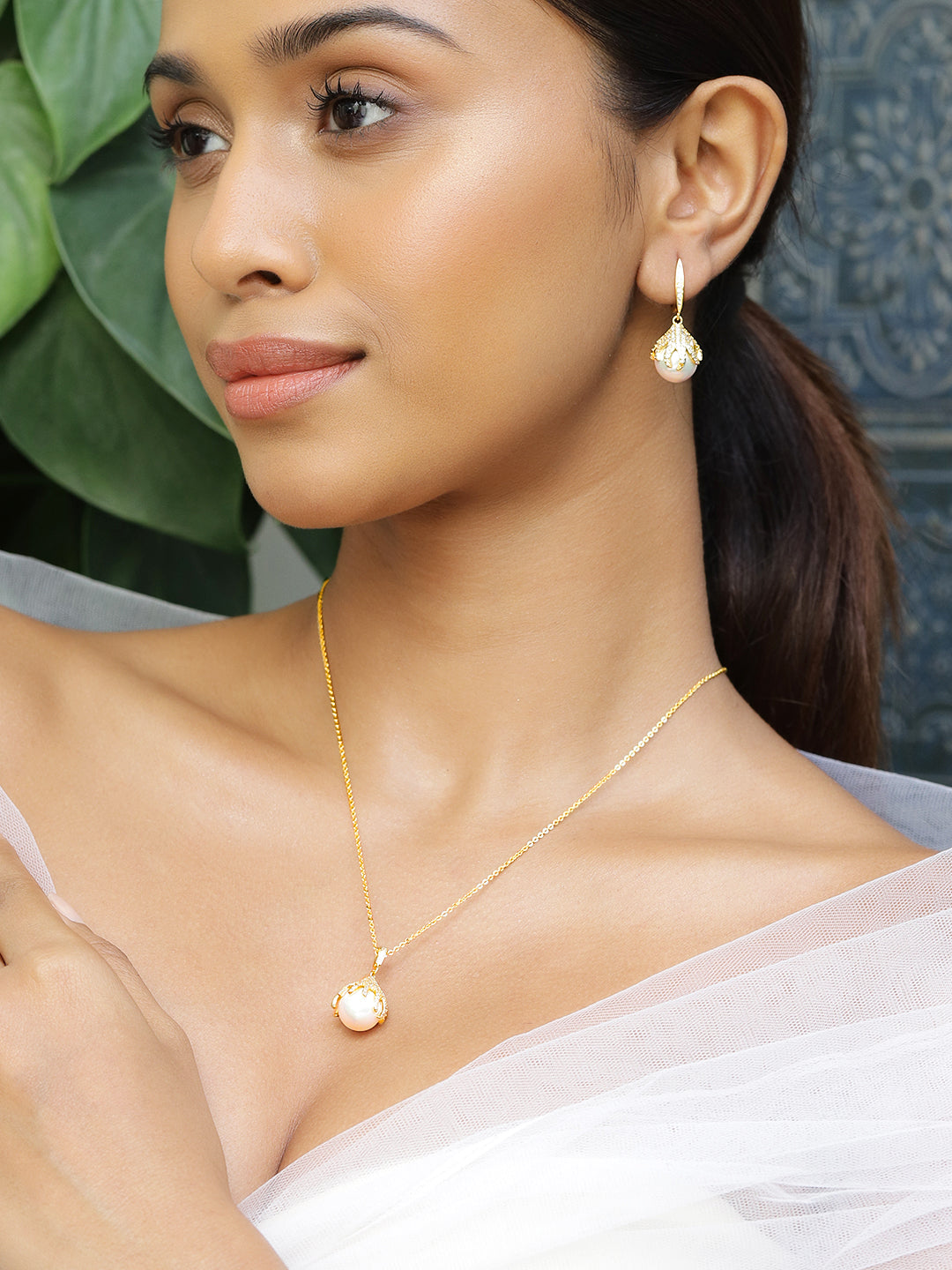 Modern Luxe Pearl Pendant Set Gold