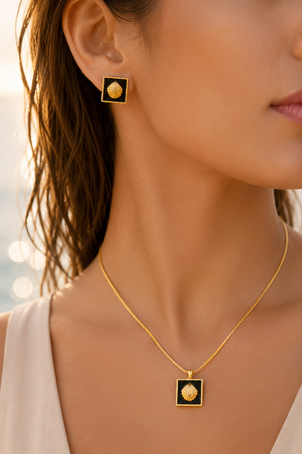 Demi Fine 18k Gold Plated Stainless Steel Shell Motif Black Pendant Set Necklace Length - 44 cm