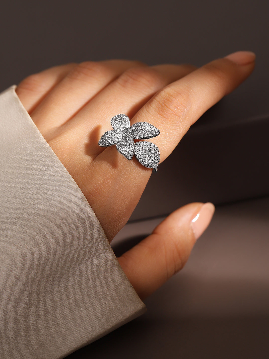 【Rubans】 Rhodium Plated Cubic Zirconia Studded Floral Openable Adjustable Statement Ring｜ロジウムメッキ キュービックジルコニア フローラル オープン アジャスタブル ステートメントリング